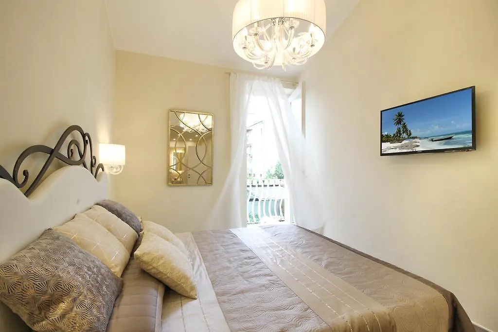 Lucca In Chic - No Ztl - Free Parking - Old City At 10Min By Walk 3*,  איטליה