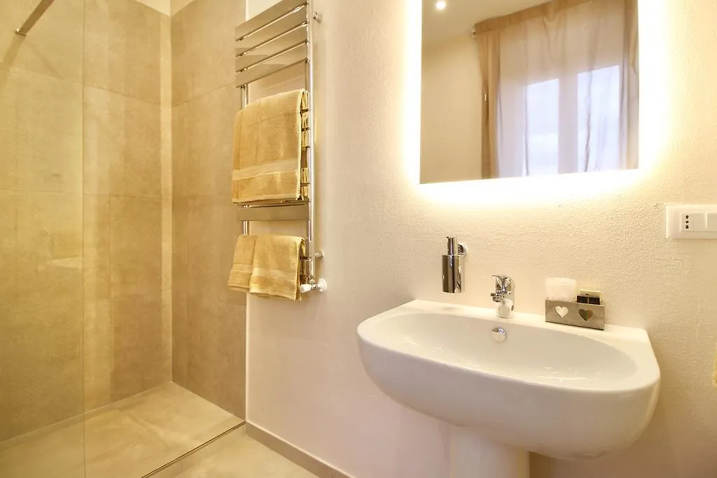 *** Pensión Lucca In Chic - No Ztl - Free Parking - Old City At 10Min By Walk Italia